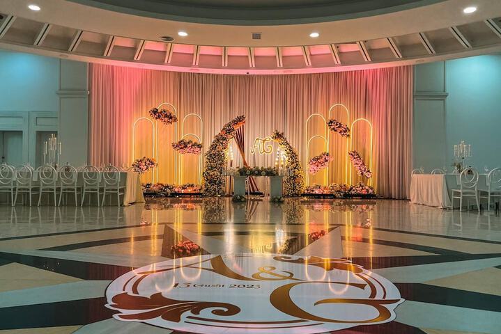 Ballroom/Hall 21 of 26