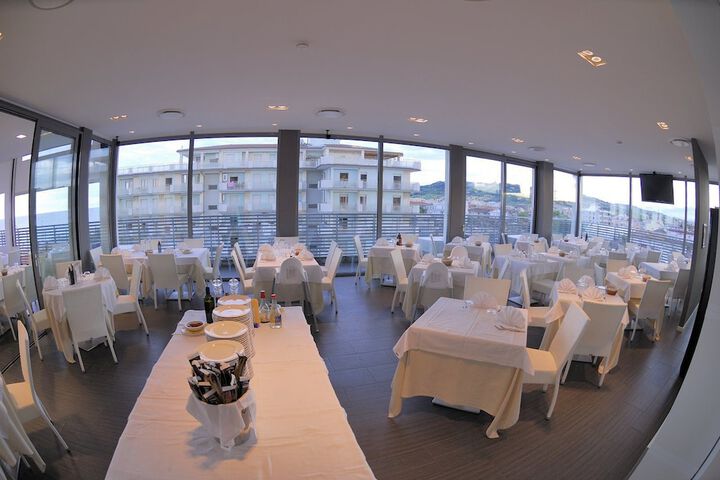 Dining 40 of 75