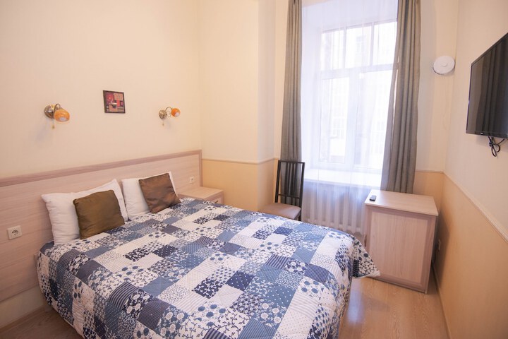 Room 2 of 75