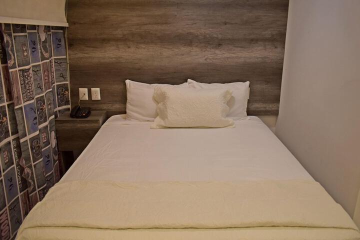 Room 9 of 35