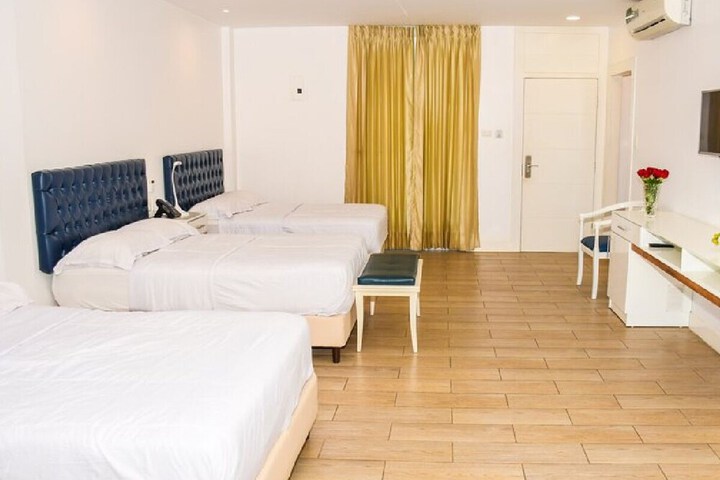 Room 8 of 22