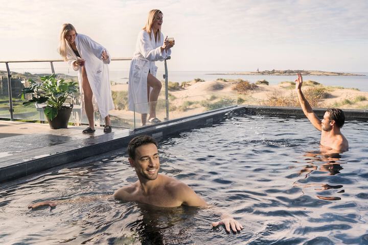 Hotel Pool