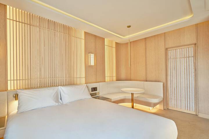 Room 64 of 142