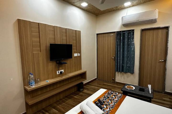Room 27 of 38
