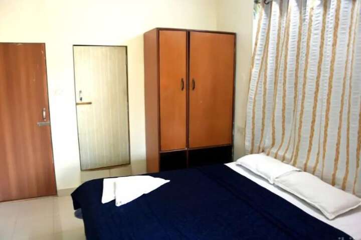 Room 6 of 25