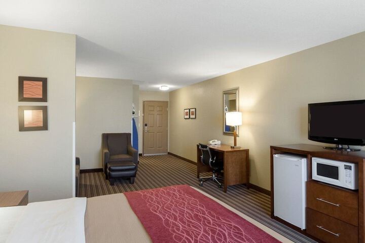 1 King Bed (5 of 15)