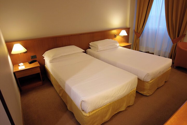 Room 9 of 73