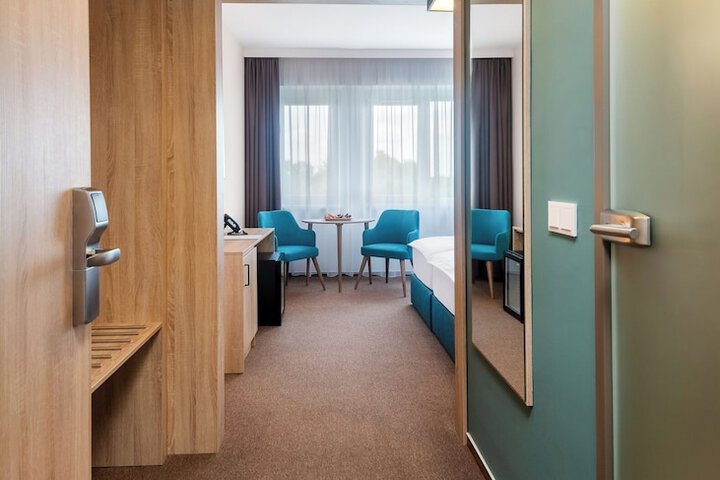 Room 22 of 43