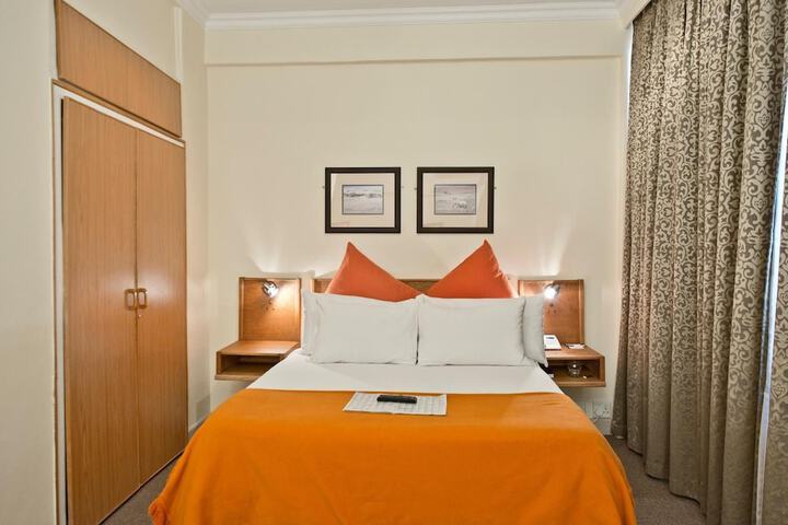 Room 11 of 25