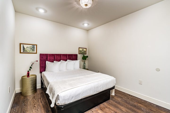 Room 27 of 182