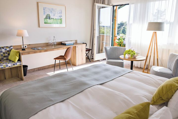 Room 9 of 32