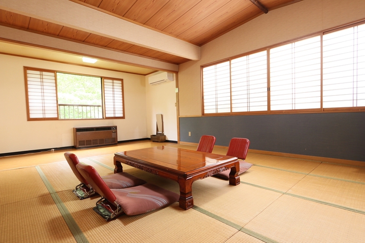 Room 3 of 9