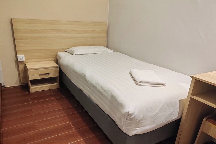 Room 18 of 48