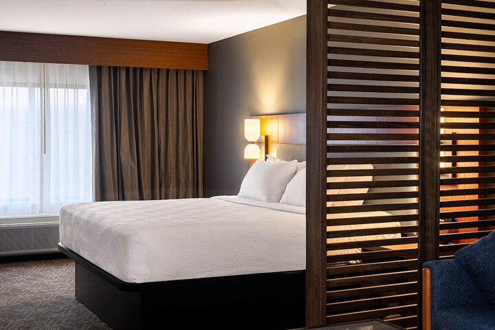 Room 4 of 60