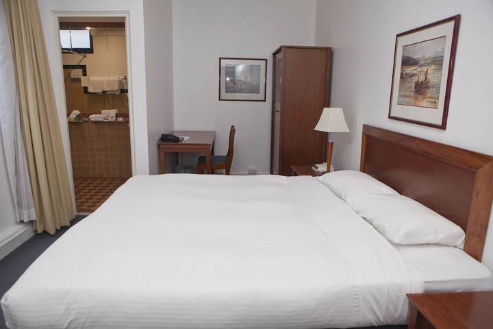 Room 8 of 60
