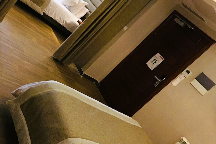Room 14 of 82