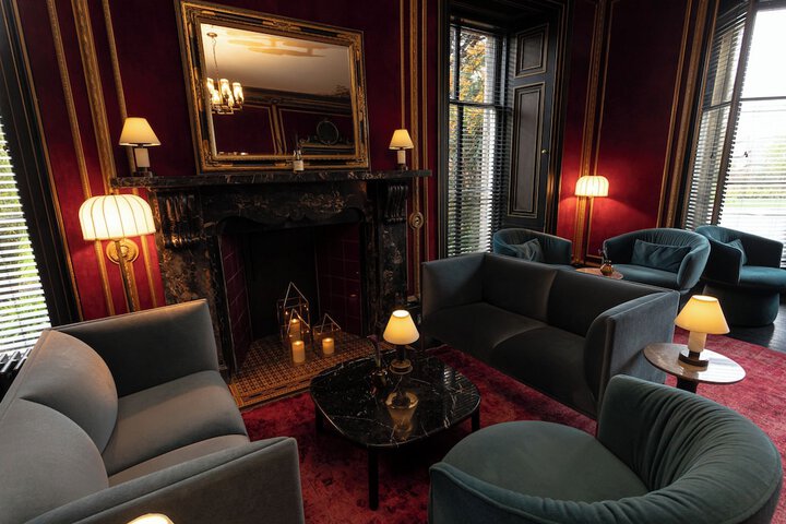 Lounge 78 of 83