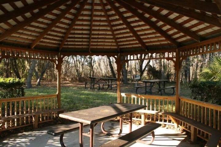 Hotel Exterior 121 of 130