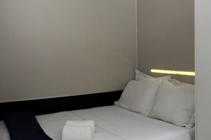 Room 3 of 27