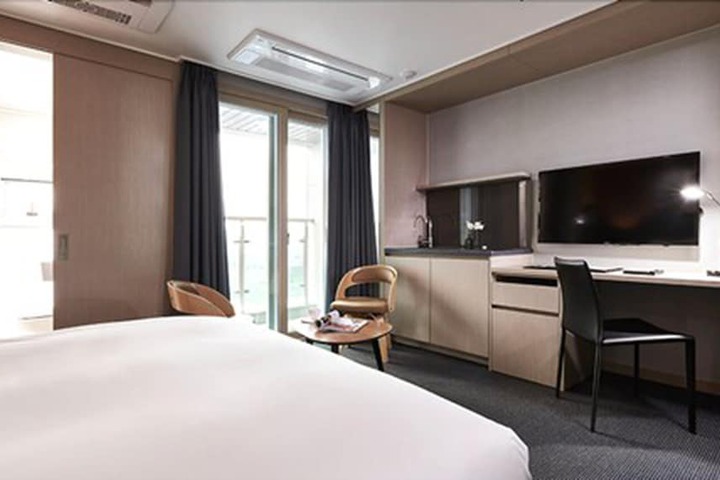 Room 15 of 34