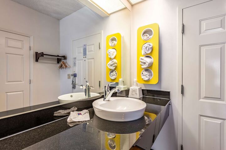 Bathroom sink