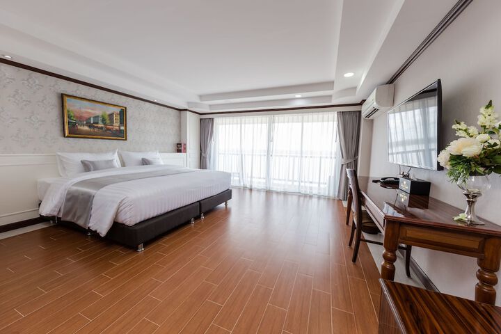 Room 12 of 53