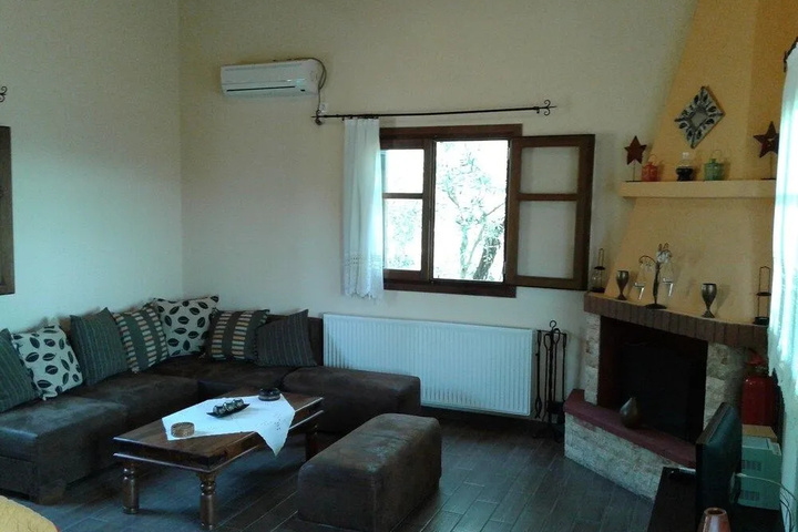 Room 6 of 13
