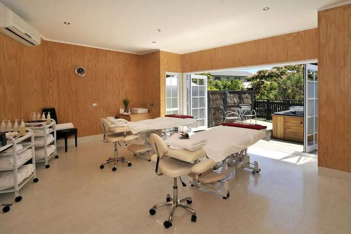 Massage Photo