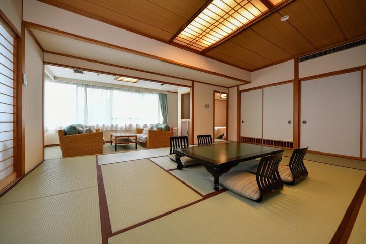 Room 16 of 48
