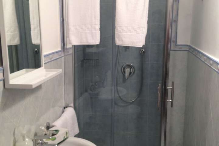 Room 15 of 25