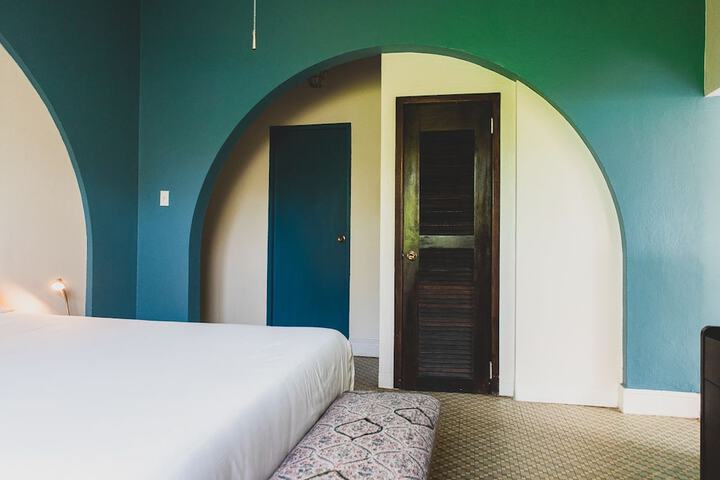 Room 4 of 123