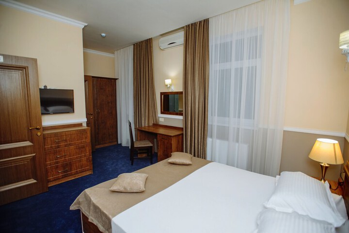 Room 10 of 50