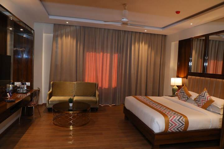 Room 12 of 32