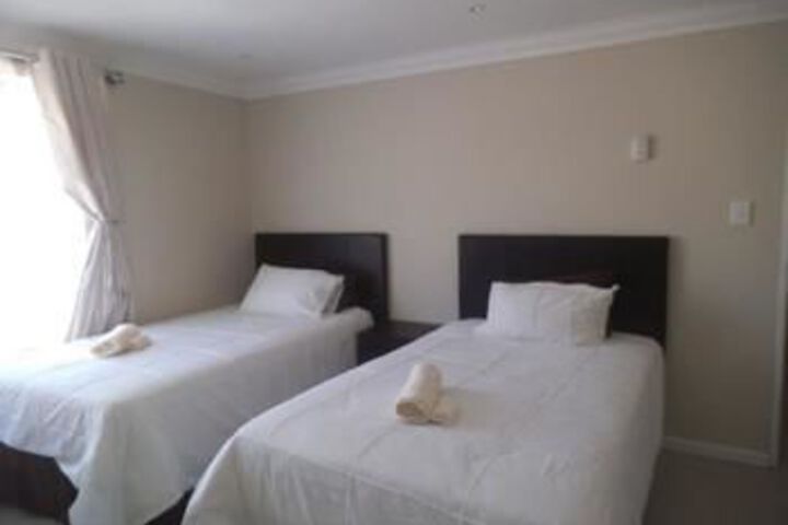 Room 4 of 10
