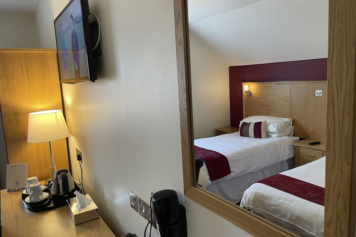 Room 11 of 66