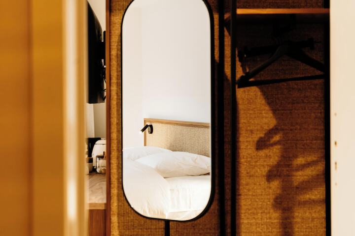 Room 42 of 96