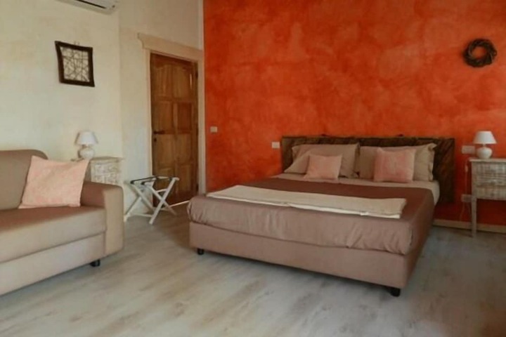 Room 6 of 28