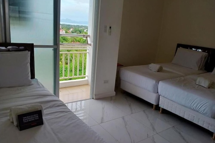 Room 9 of 50