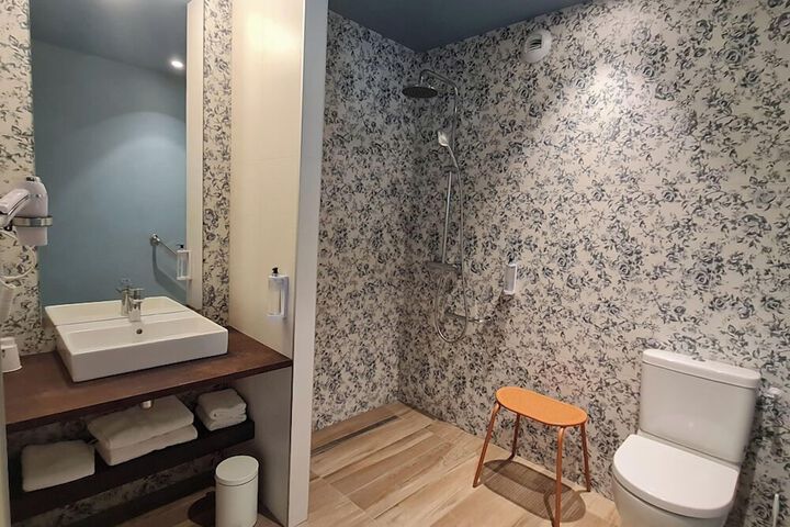 Room 41 of 61