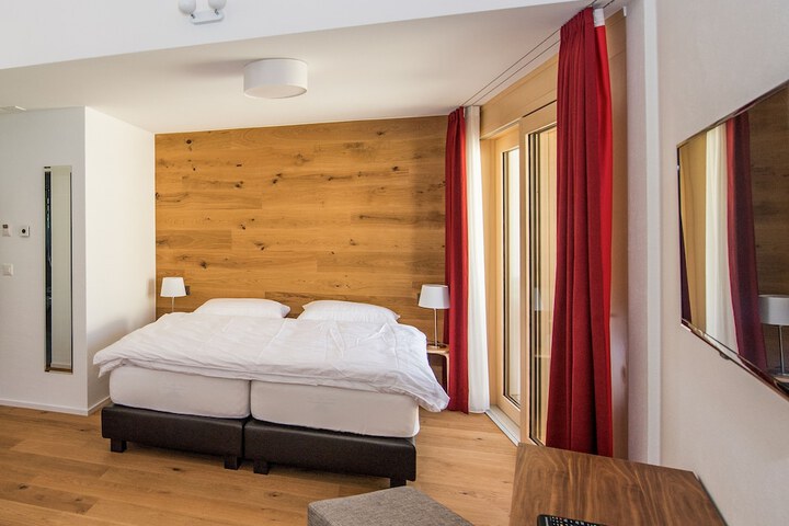 Room 6 of 65