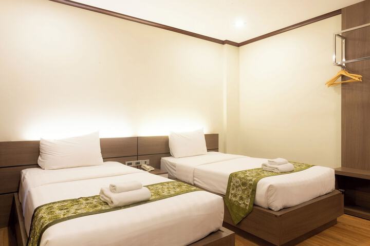 Room 32 of 81