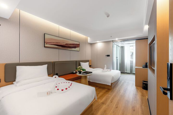 Room 8 of 32