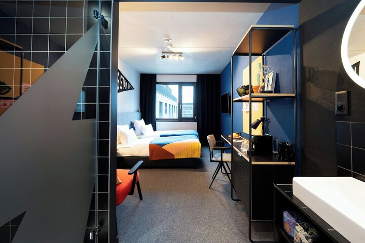 Room 43 of 146