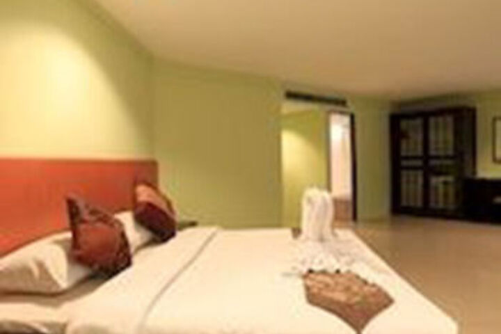 Room 33 of 103