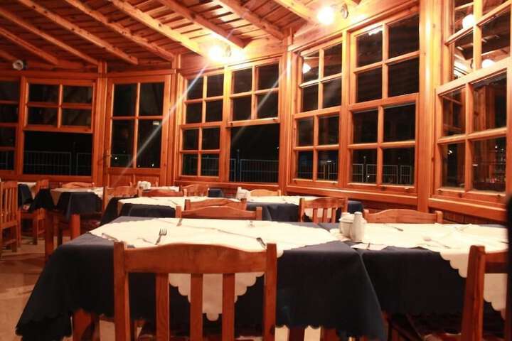 Dining 26 of 38