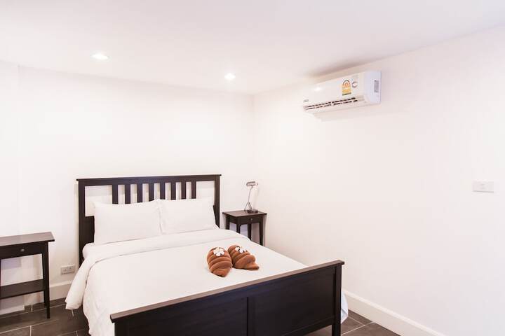 Room 15 of 353
