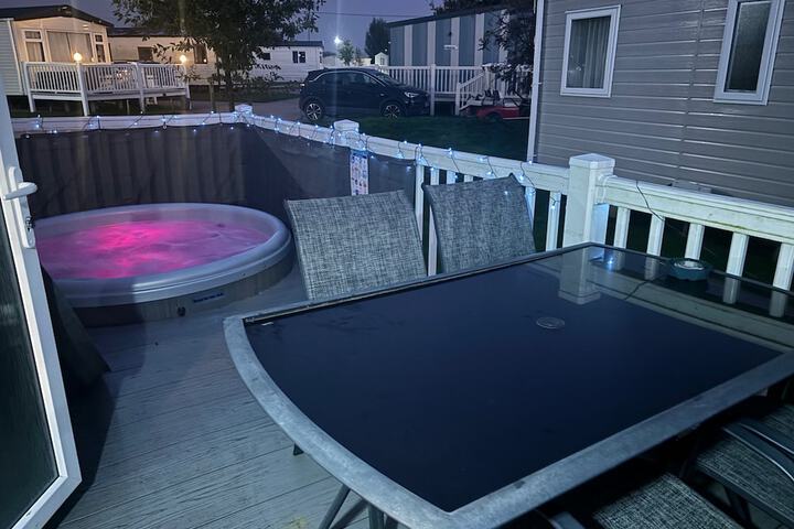 Tattershall Lakes Pet Friendly Hot Tub Breaks in Lincoln