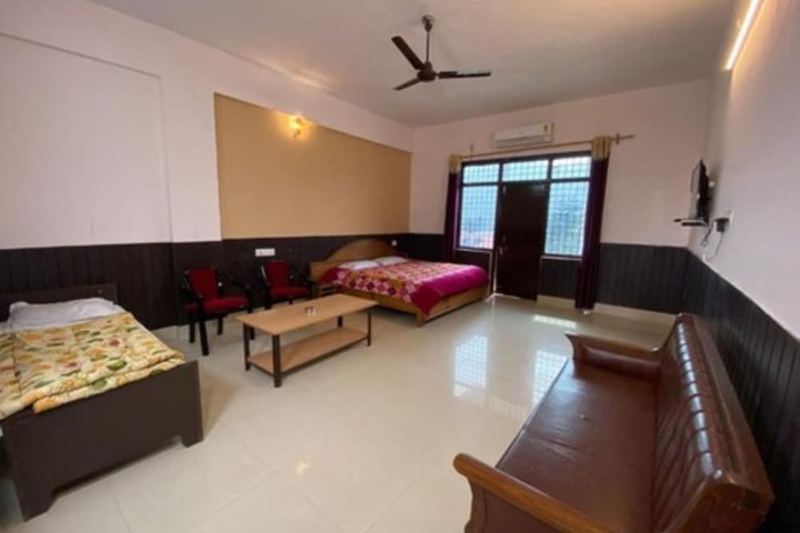 Room 4 of 16