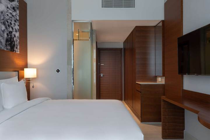 Room 8 of 108