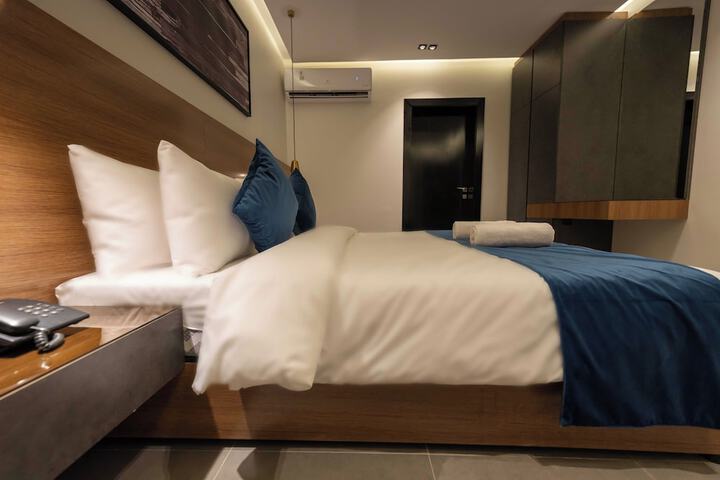 Room 6 of 40